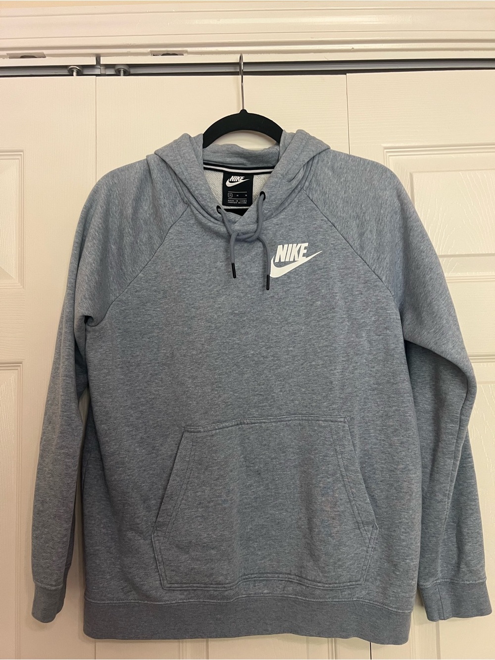 Nike Light Grey Men's Pullover Hoodie with Swoosh